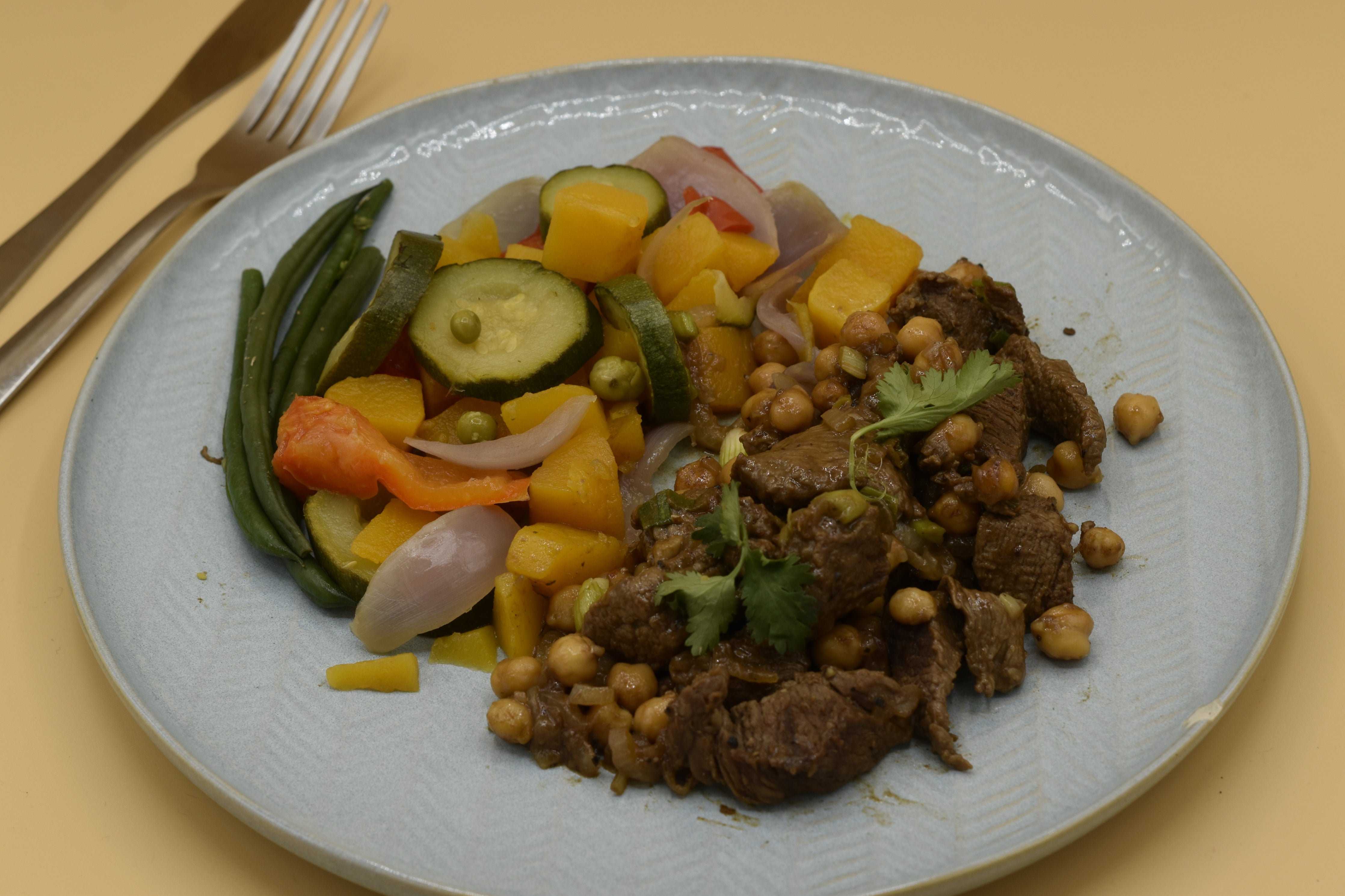 Seasoned Steak with Mediterranean Veg